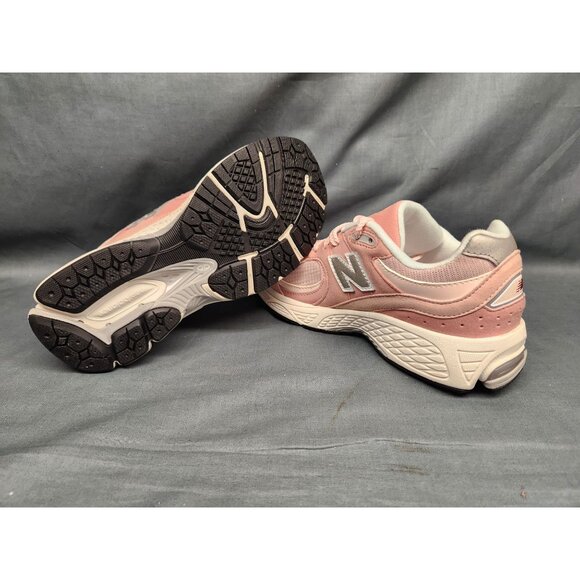 New Balance Girls 2002 Sneakers GC2002SK Pink White Size 7 NEW IN BOX! - Picture 2 of 12